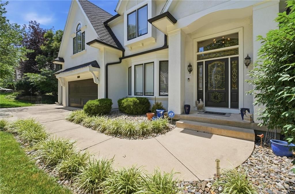 10340 S Hollis Lane, Olathe, KS: listing photo 3