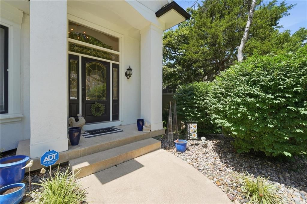 Photo 4 of 77 - 10340 S Hollis Lane, Olathe, KS 66061