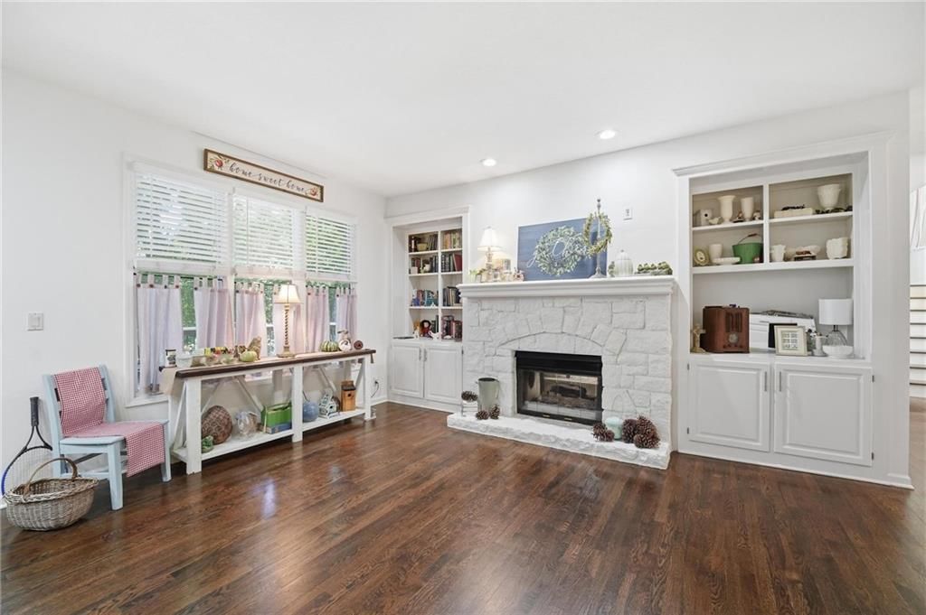 Photo 15 of 77, 10340 S Hollis Lane, Olathe, KS 66061