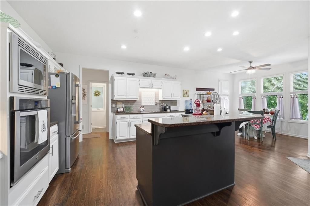 Photo 17 of 77 - 10340 S Hollis Lane, Olathe, KS 66061