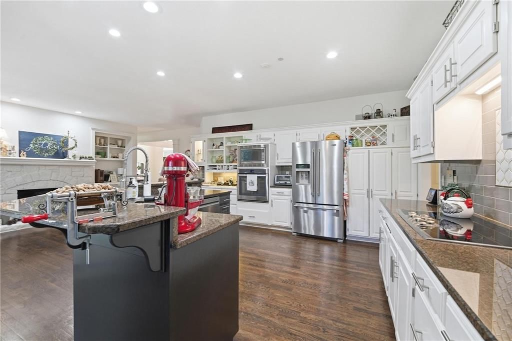 Photo 25 of 77 - 10340 S Hollis Lane, Olathe, KS 66061