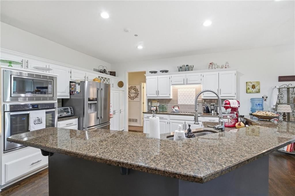 Photo 26 of 77 - 10340 S Hollis Lane, Olathe, KS 66061