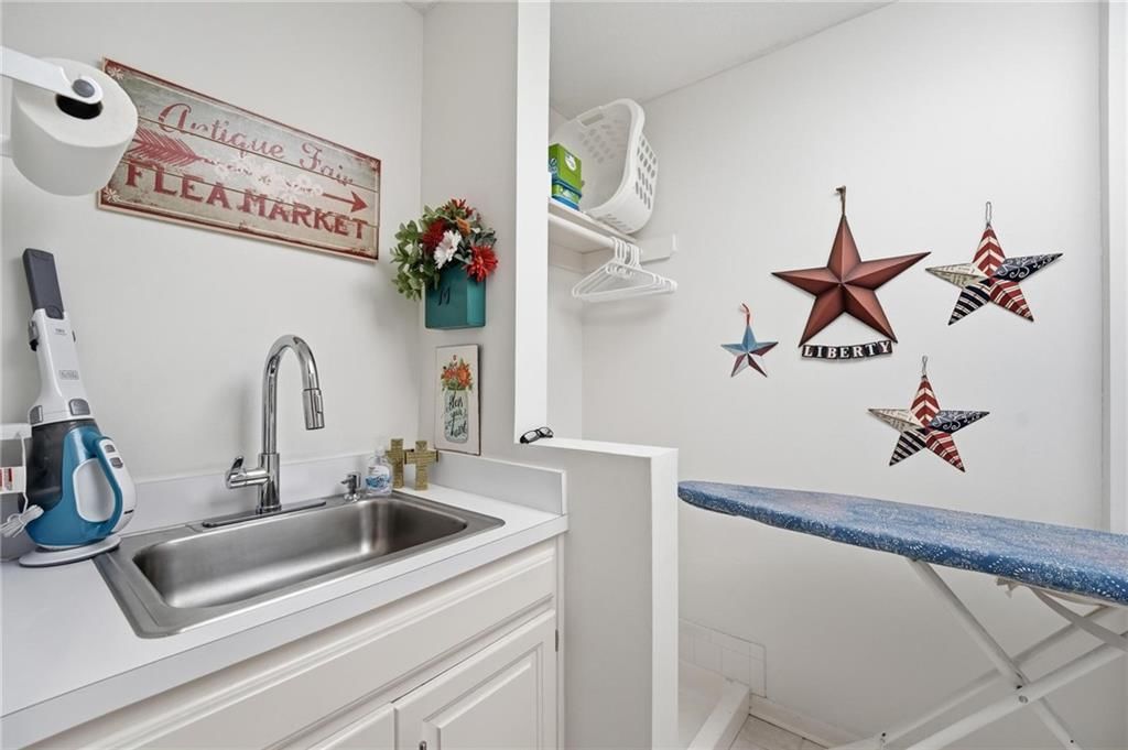 Photo 52 of 77, 10340 S Hollis Lane, Olathe, KS 66061