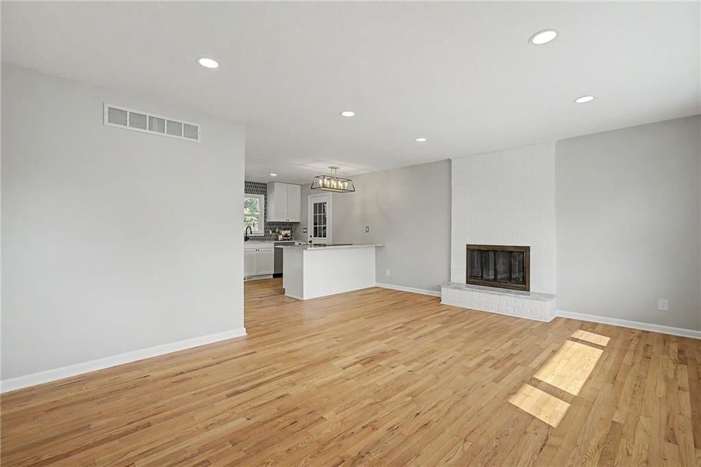6732 N Madison Avenue — photo 2