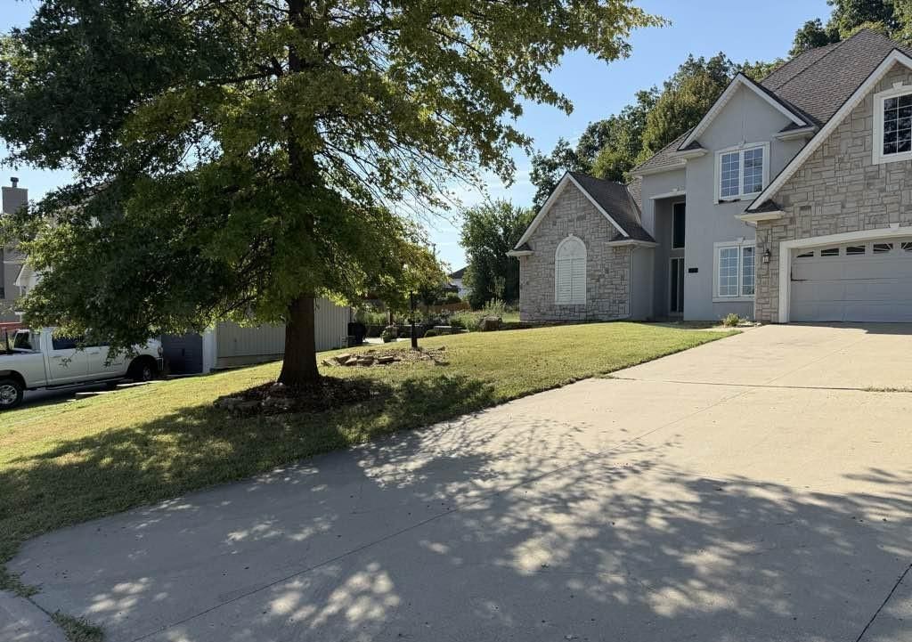6826 N Charleston Drive — photo 2