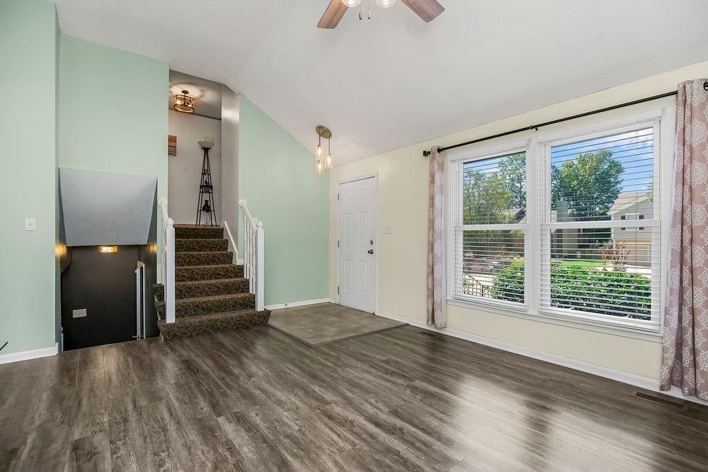 Photo 4 of 31 - 11101 N LEWIS Avenue, Kansas City, MO 64157
