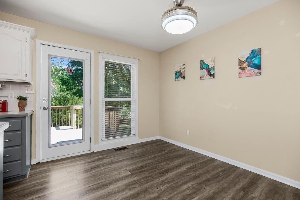 Photo 7 of 31 - 11101 N LEWIS Avenue, Kansas City, MO 64157