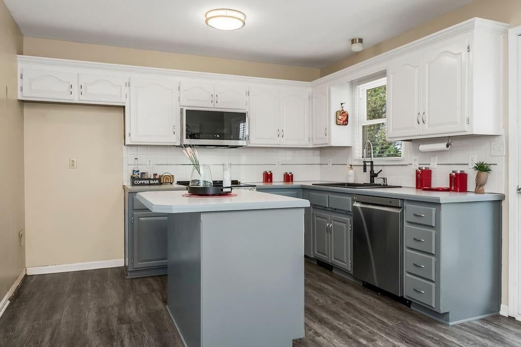 Photo 9 of 31, 11101 N LEWIS Avenue, Kansas City, MO 64157