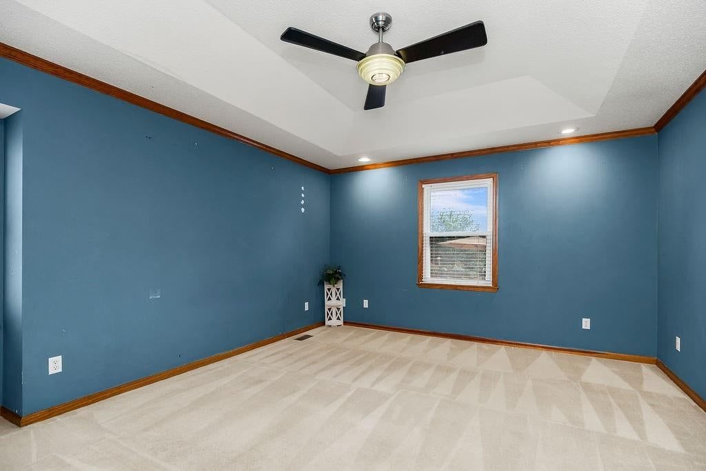 Photo 17 of 31 - 11101 N LEWIS Avenue, Kansas City, MO 64157
