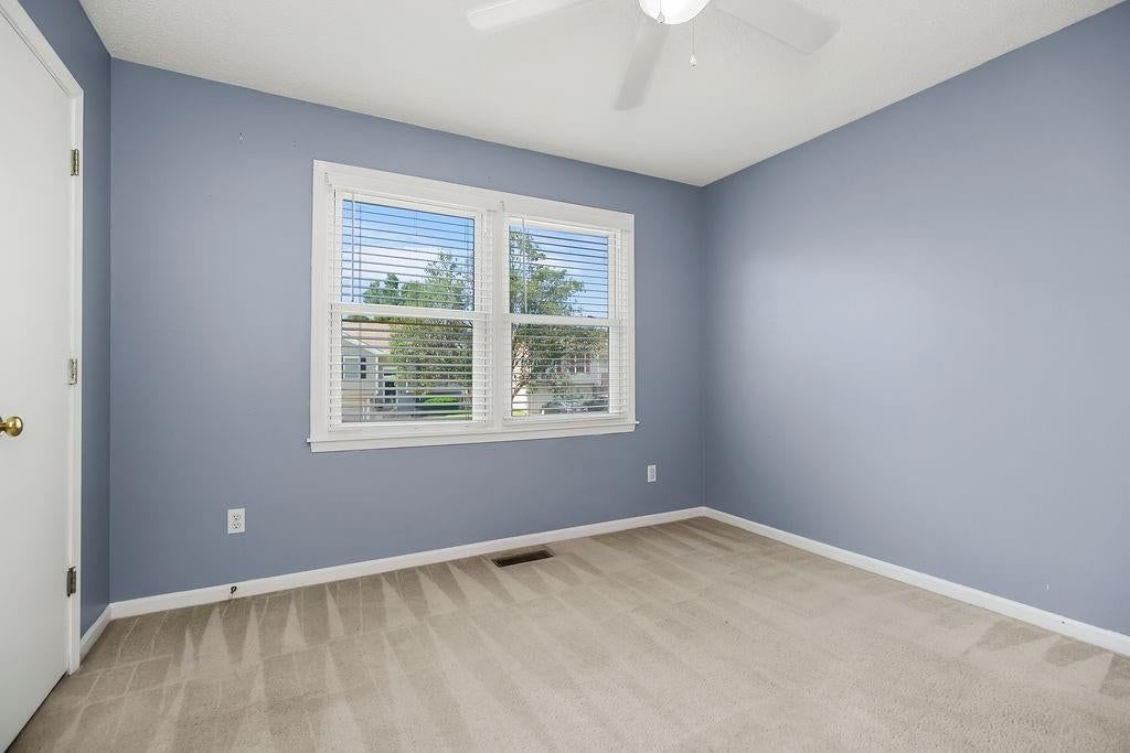 Photo 21 of 31 - 11101 N LEWIS Avenue, Kansas City, MO 64157