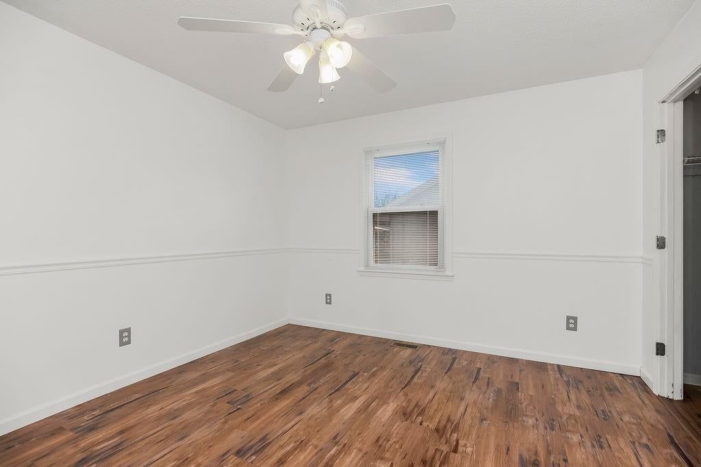 Photo 23 of 31 - 11101 N LEWIS Avenue, Kansas City, MO 64157