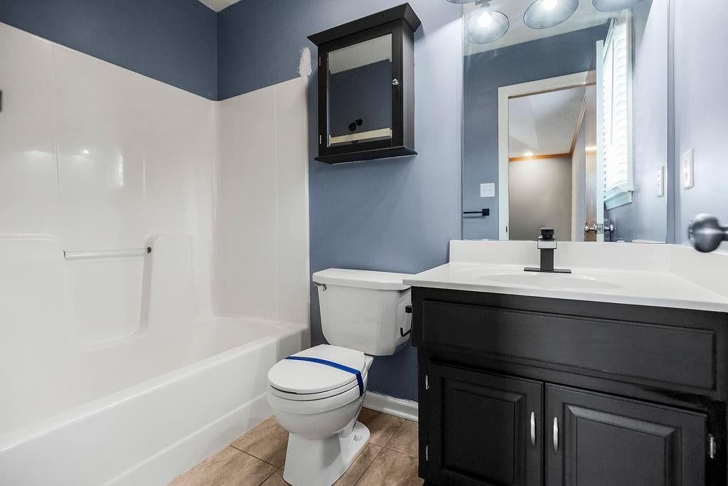 Photo 25 of 31 - 11101 N LEWIS Avenue, Kansas City, MO 64157