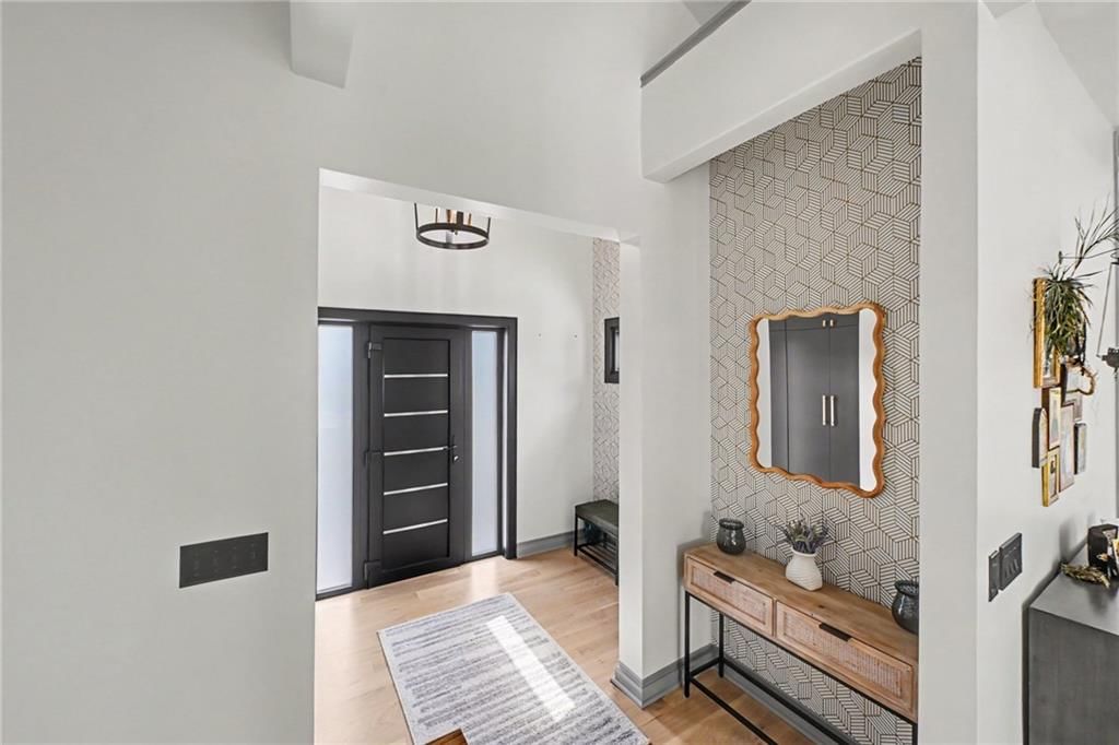Photo 7 of 39 - 5346 W 123RD Street, Overland Park, KS 66209