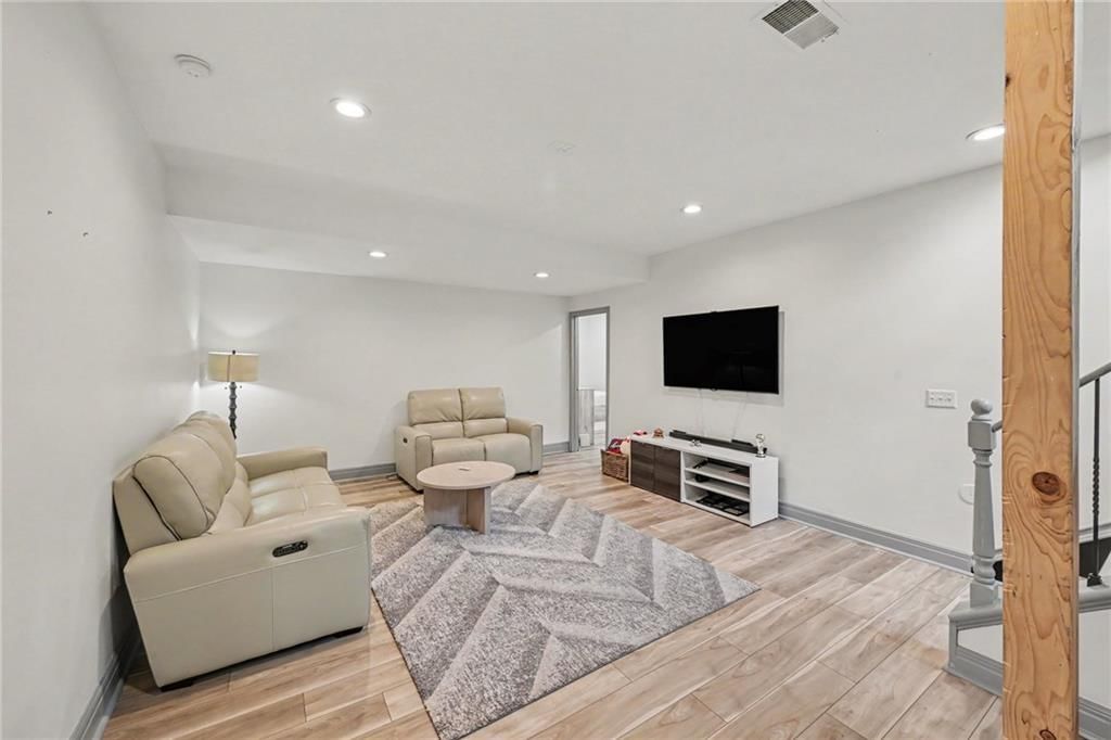 Photo 28 of 39 - 5346 W 123RD Street, Overland Park, KS 66209