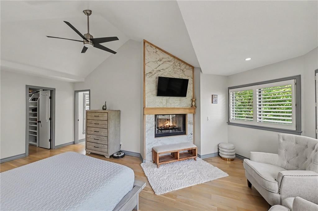 Photo 16 of 39 - 5346 W 123RD Street, Overland Park, KS 66209