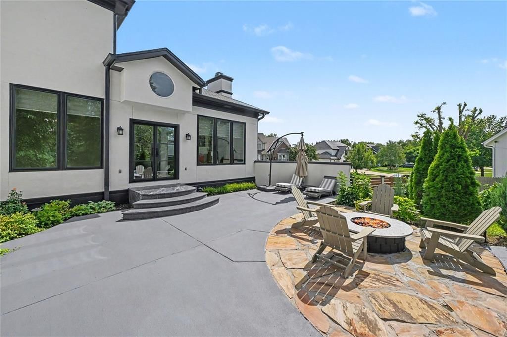 Photo 24 of 39 - 5346 W 123RD Street, Overland Park, KS 66209