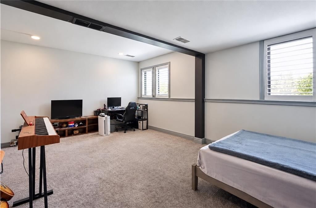 Photo 27 of 39 - 5346 W 123RD Street, Overland Park, KS 66209