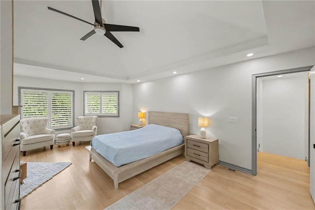 Photo 14 of 39 - 5346 W 123RD Street, Overland Park, KS 66209