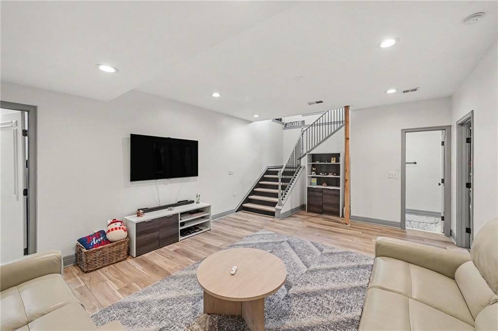Photo 25 of 39 - 5346 W 123RD Street, Overland Park, KS 66209