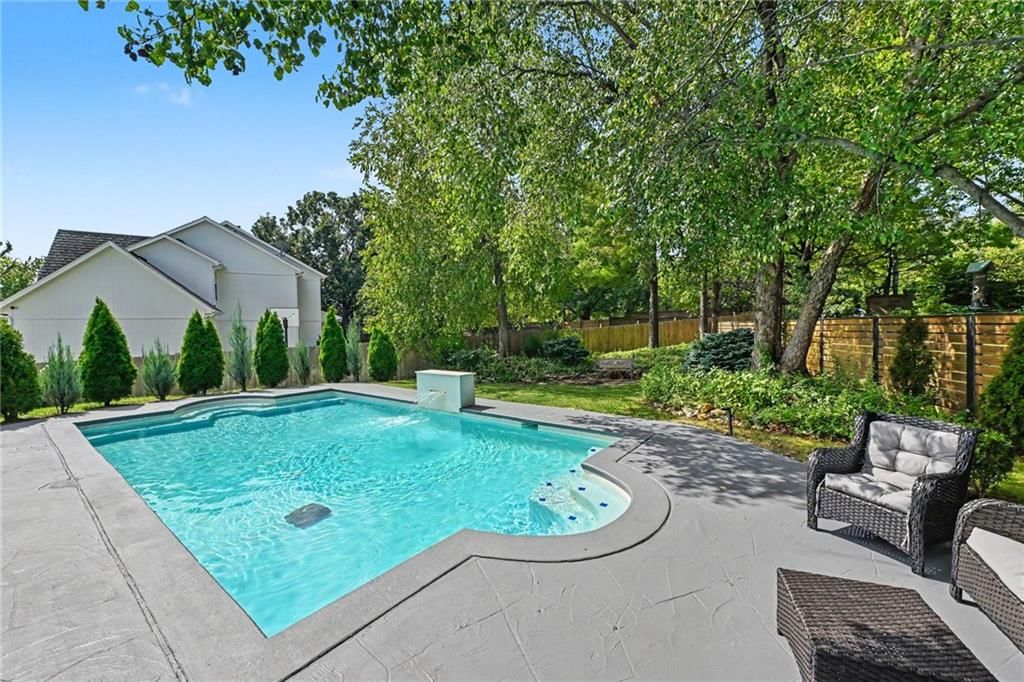 Photo 30 of 39 - 5346 W 123RD Street, Overland Park, KS 66209