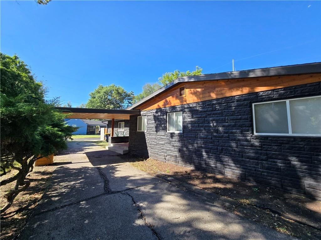 7142 FOREST Avenue, Kansas City, MO: listing photo 3