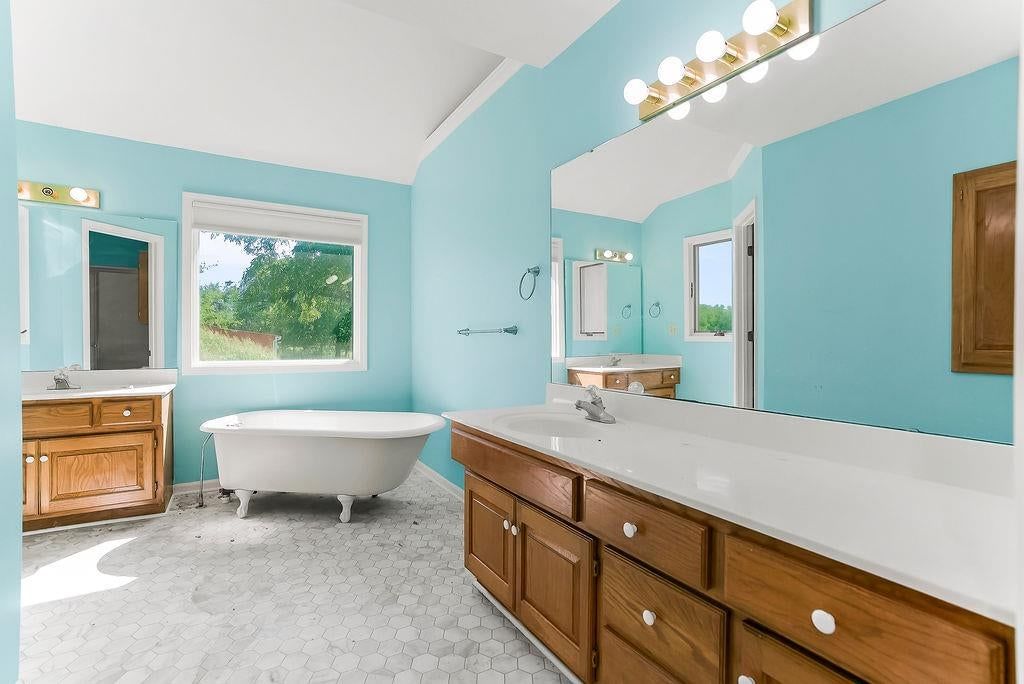Photo 31 of 54 - 11395 Gardner Road, Olathe, KS 66061