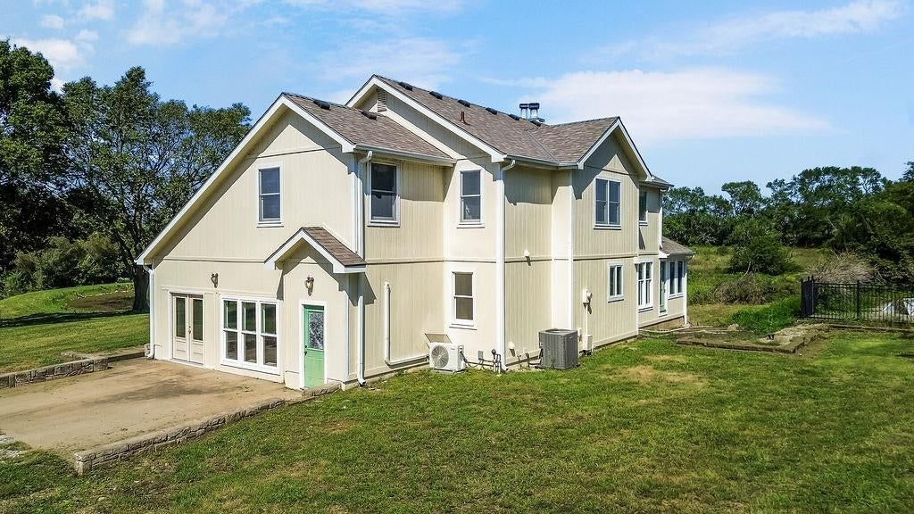 Photo 9 of 54 - 11395 Gardner Road, Olathe, KS 66061