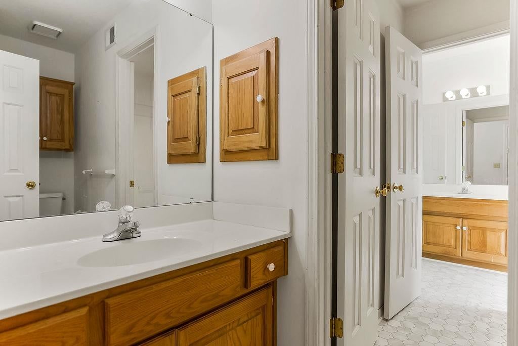 Photo 33 of 54 - 11395 Gardner Road, Olathe, KS 66061
