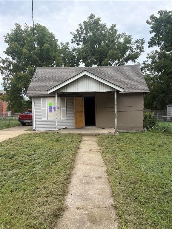 2524 Essex Street — photo 1