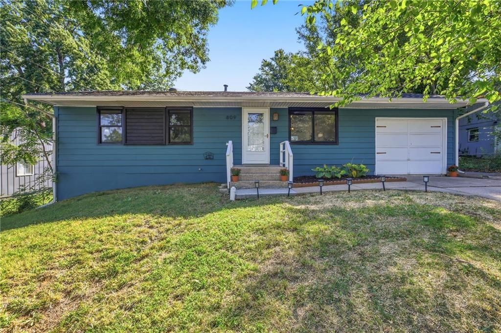809 N POWAHATAN Drive — photo 1