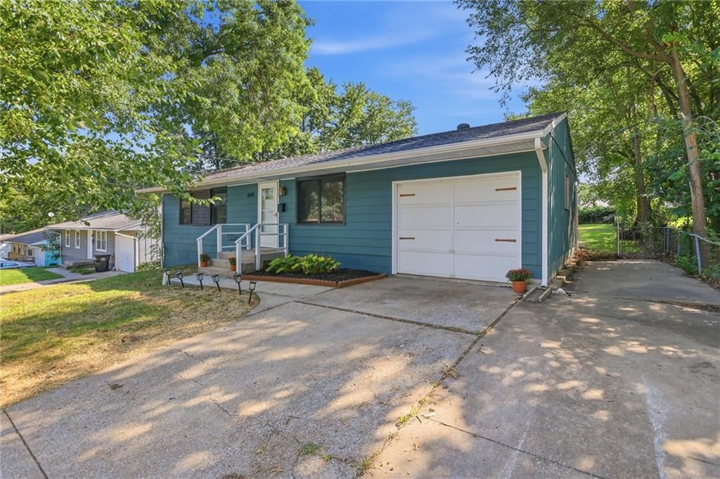809 N POWAHATAN Drive — photo 2