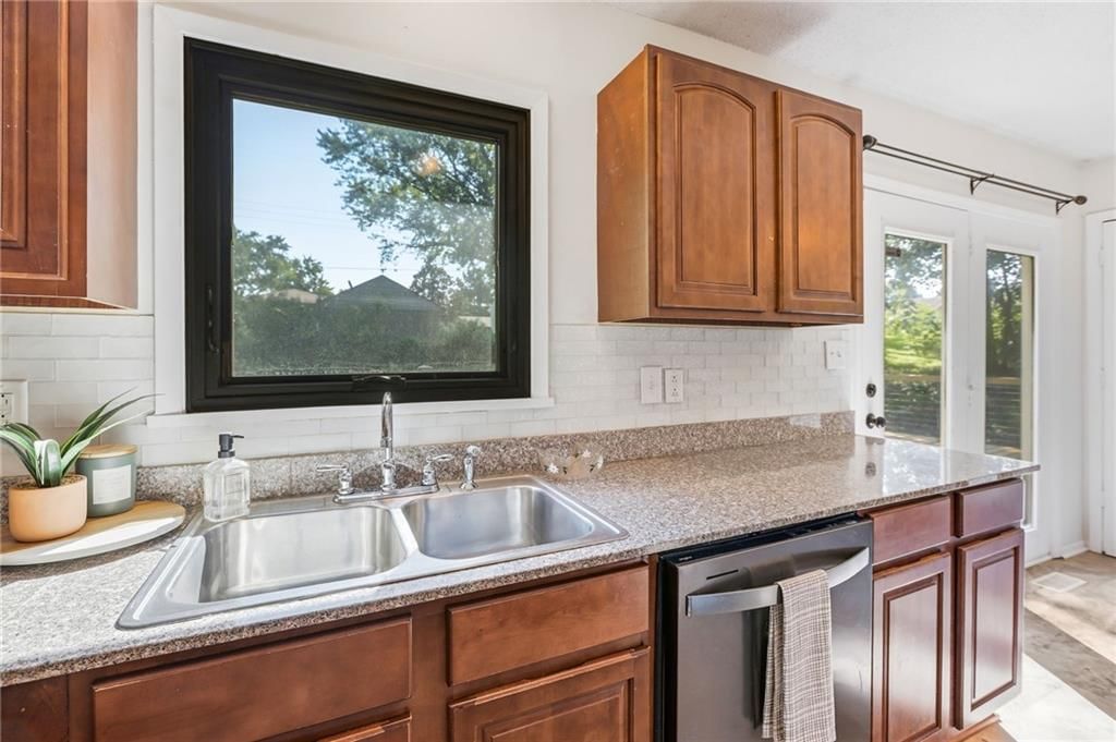 809 N POWAHATAN Drive — photo 11