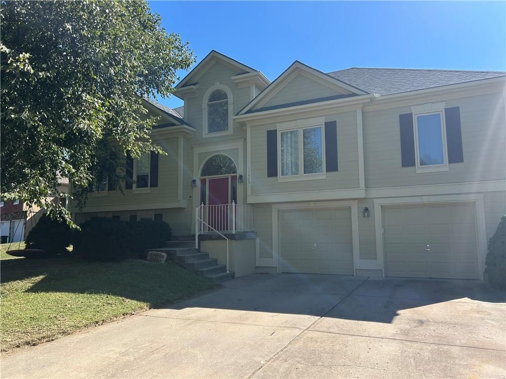 11305 N Holly Street, Kansas City, MO