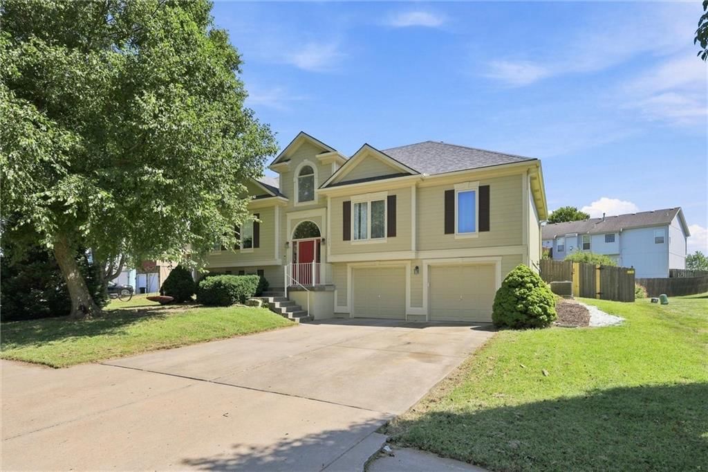 11305 N Holly Street, Kansas City, MO: listing photo 3