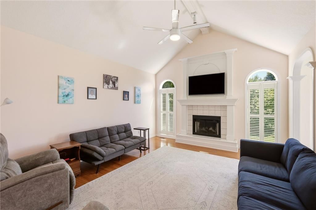 Photo 4 of 46 - 11305 N Holly Street, Kansas City, MO 64155