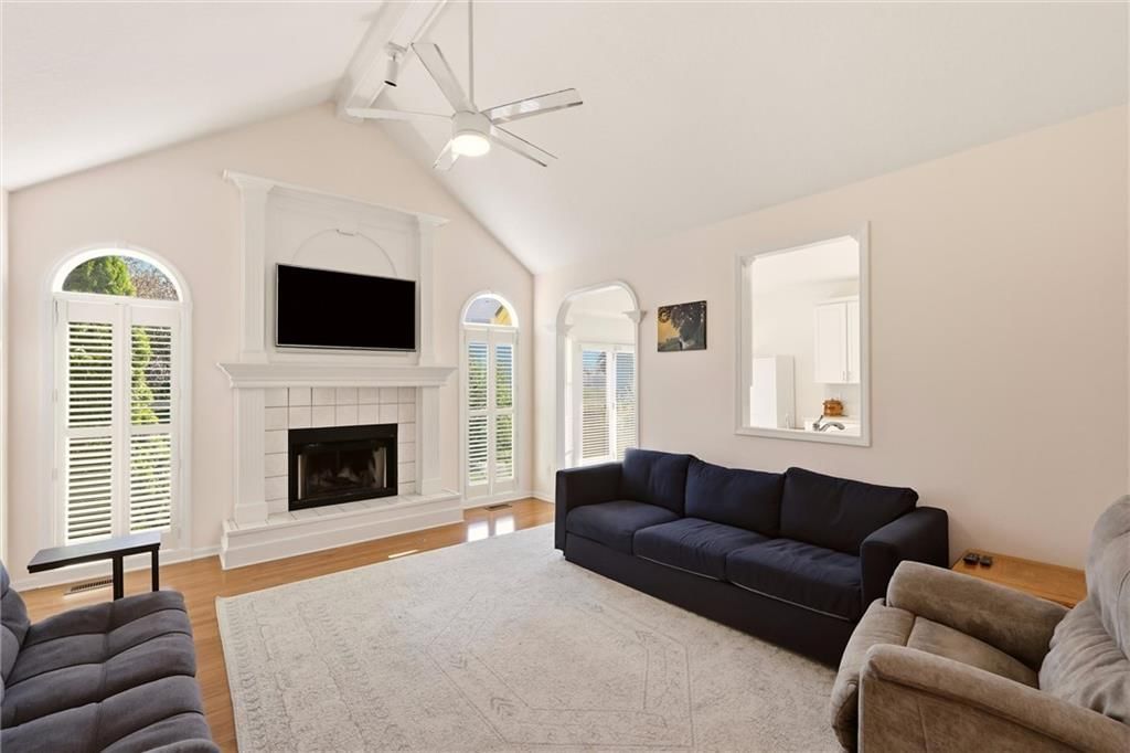 Photo 5 of 46 - 11305 N Holly Street, Kansas City, MO 64155