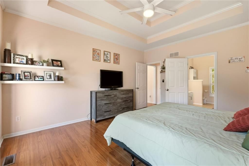 Photo 9 of 46 - 11305 N Holly Street, Kansas City, MO 64155