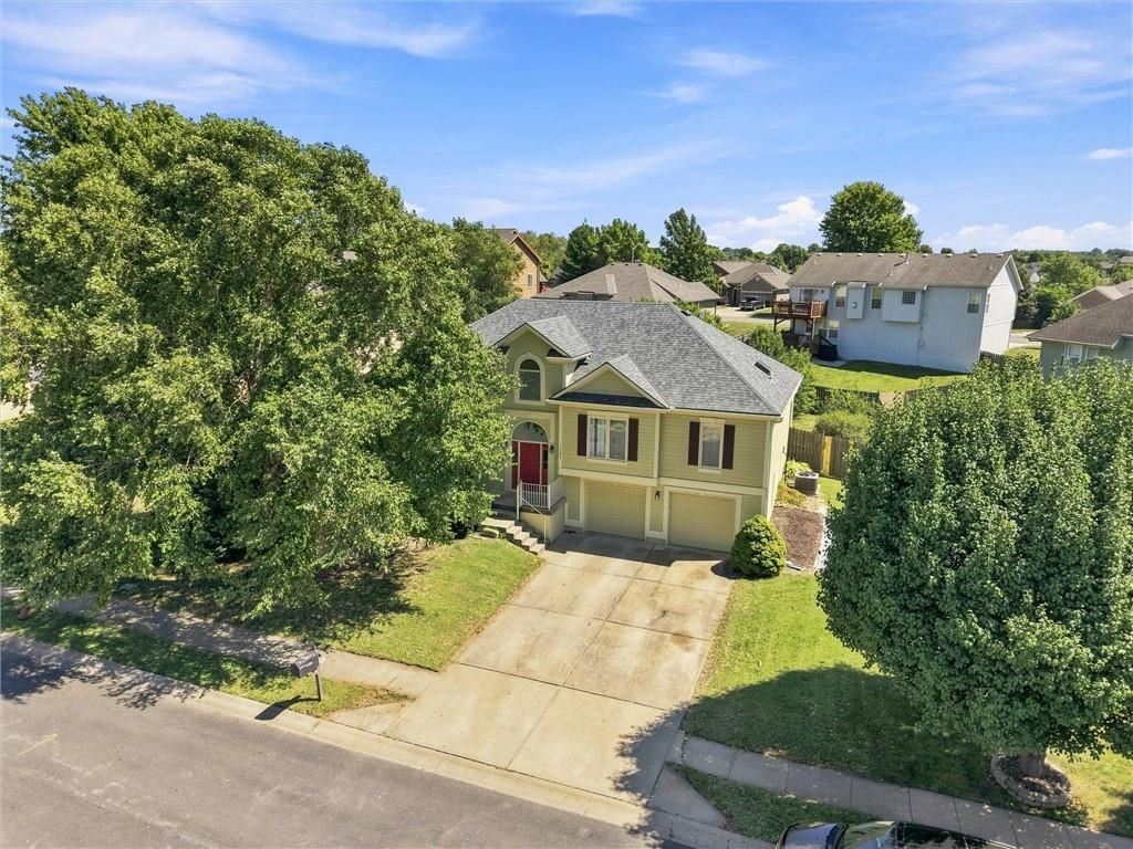 Photo 32 of 46 - 11305 N Holly Street, Kansas City, MO 64155