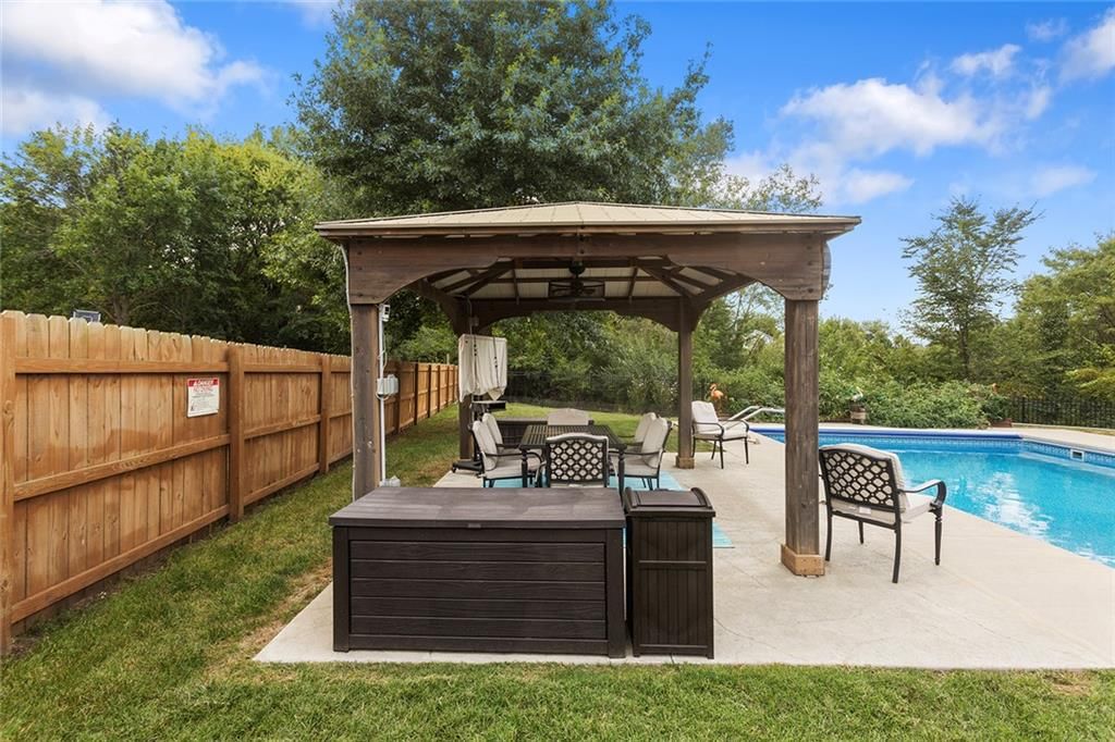 10636 N Holmes Street — photo 24