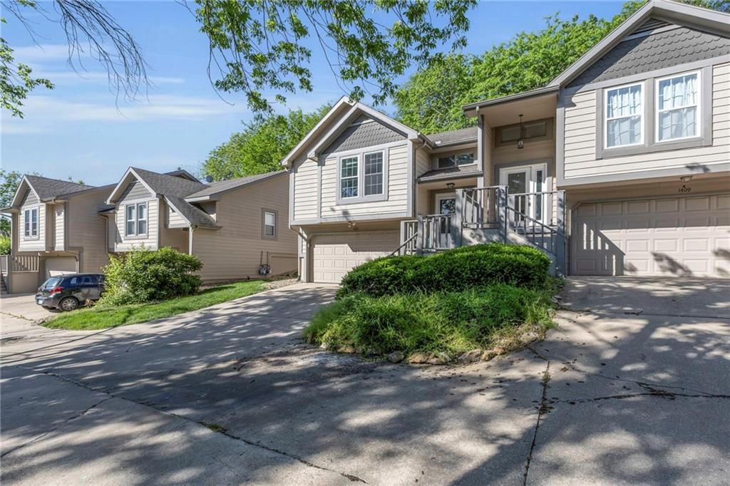 1409 Lawrence Avenue — photo 3