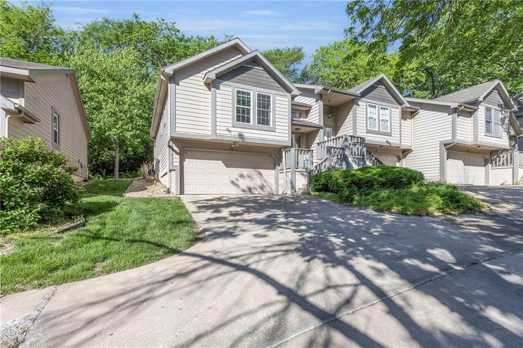 1409 Lawrence Avenue — photo 4