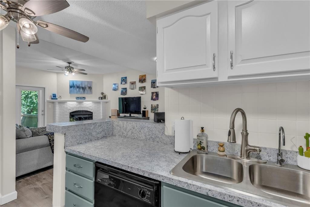1409 Lawrence Avenue — photo 13