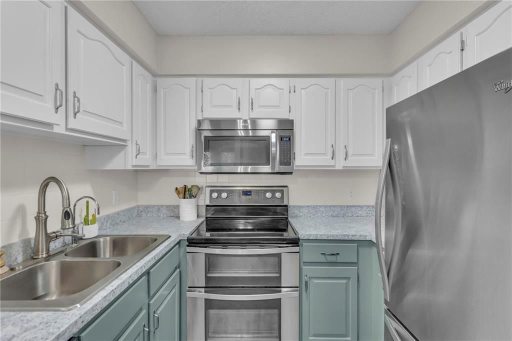 1409 Lawrence Avenue — photo 14