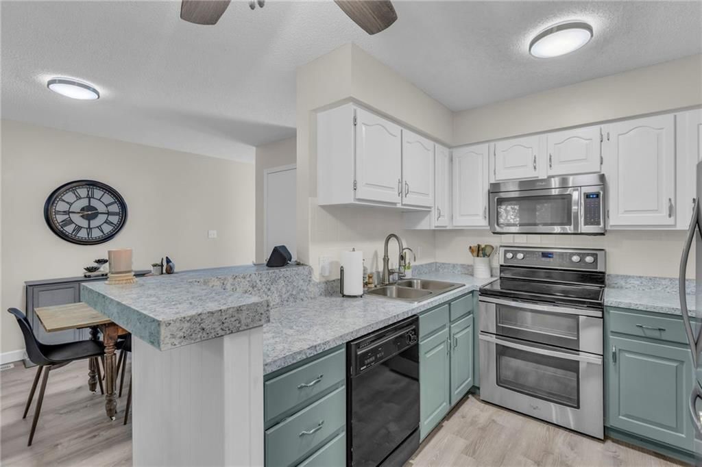 1409 Lawrence Avenue — photo 15
