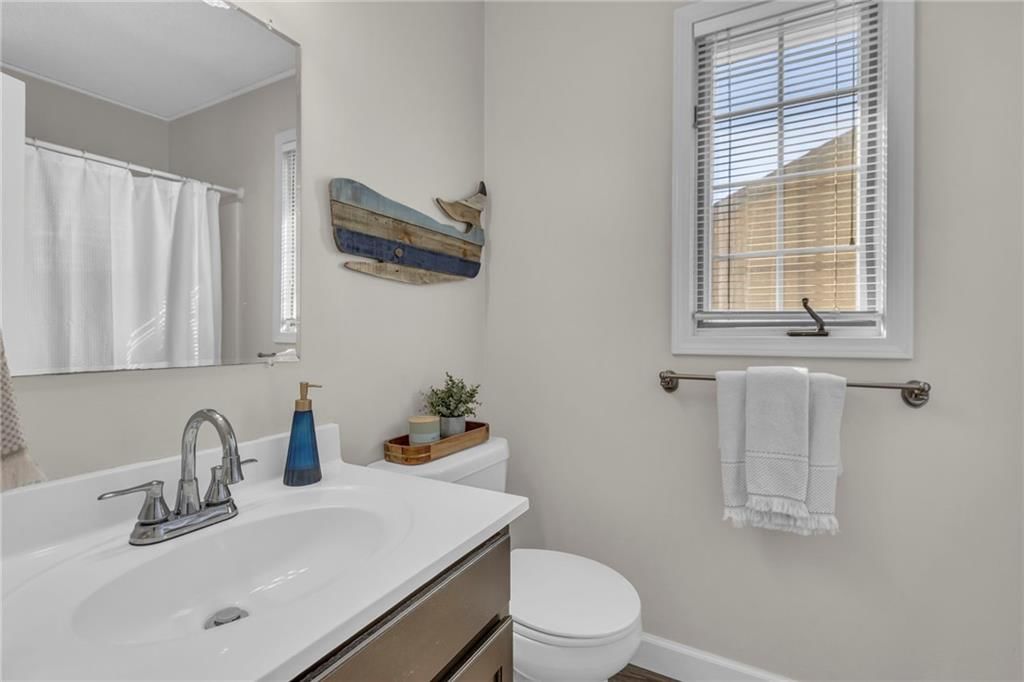1409 Lawrence Avenue — photo 23