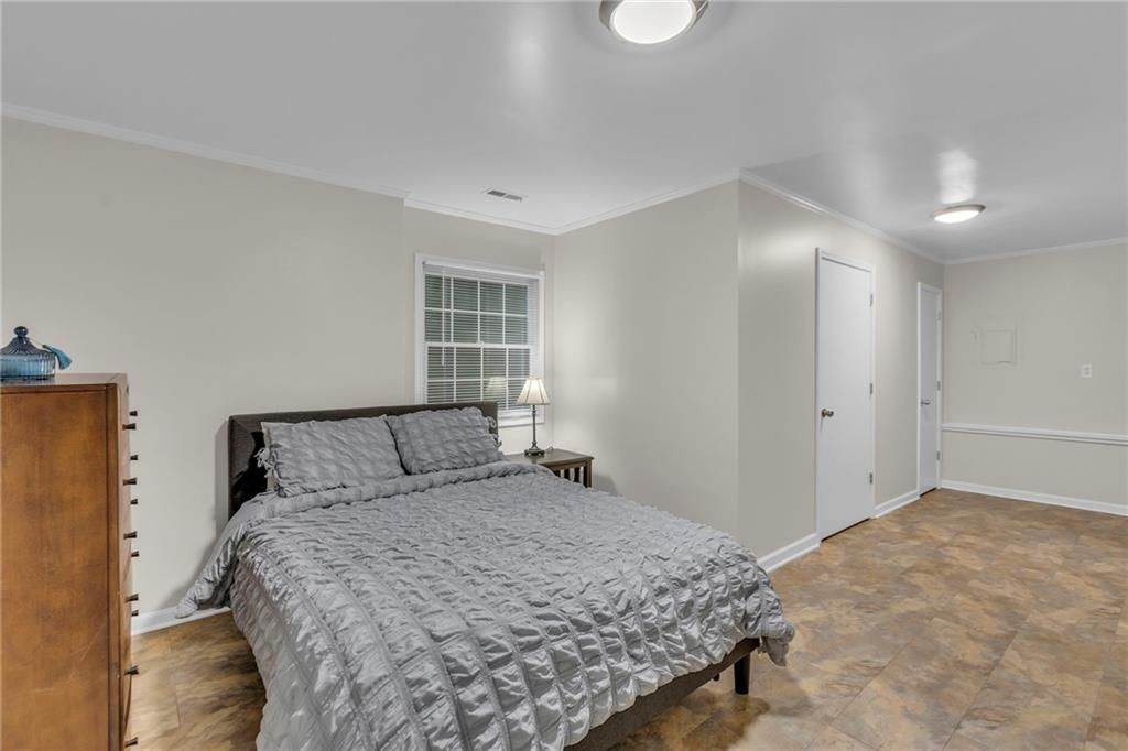 1409 Lawrence Avenue — photo 25