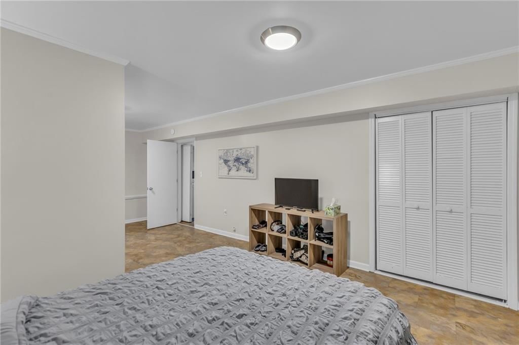 1409 Lawrence Avenue — photo 26
