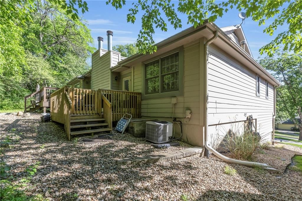 1409 Lawrence Avenue — photo 30