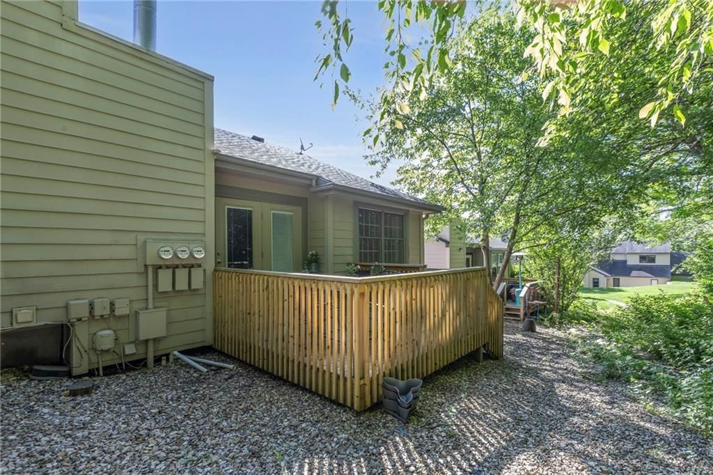 1409 Lawrence Avenue — photo 31