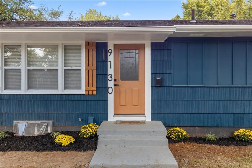 9130 E 44th Street, Kansas City, MO: listing photo 2